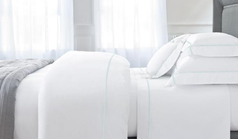 athena_1900_950_lit_ambiance_aqua