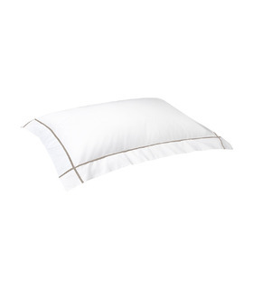 Pillowcase_pierreHenry-Moon-Yves-Delorme-Ekskljuzivnoe-Brendovoe-Dorogoe-satinovoe-navolocka-pododejalnik-Ekskluzivais-tekstils-Smalka-Zimolu-satina-segasparvalki-spilvendranas