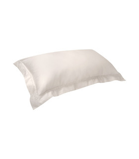 Pillowcase_nacreHenry-Moon-Yves-Delorme-Ekskljuzivnoe-Brendovoe-Dorogoe-satinovoe-navolocka-pododejalnik-Ekskluzivais-tekstils-Smalka-Zimolu-satina-segasparvalki-spilvendranas