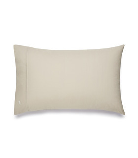 Pillowcase_beige-Henry-Moon-Ralph-Lauren-ralfs-Ekskluzivais-tekstils- Smalka-Zimolu-satina-segasparvalki-spilvendranas-Ekskljuzivnoe-Brendovoe-Dorogoe-satinovoe-navolocka