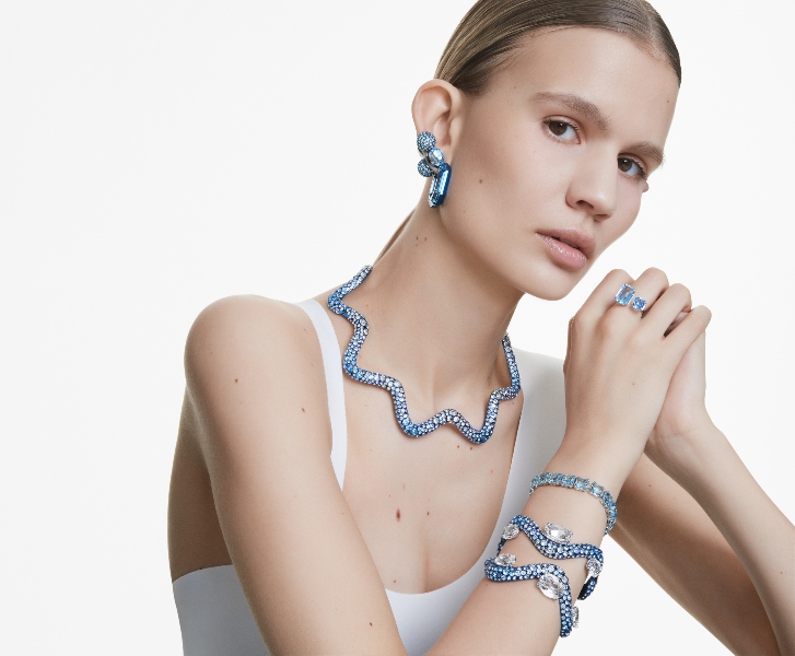Разомкнутое кольцо, Кристаллы огранки «октагон», Синее, Родиевое покрытие Millenia Swarovski 5