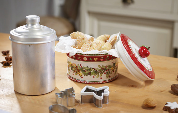 Box/ storage jar, medium 0,55 l Winter bakery delight Villeroy & Boch 2